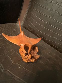 🔥🔥🏝️Hand-Carved Wooden Manta Ray Figurine
