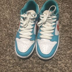 Nike dunk Me Size 9.5 