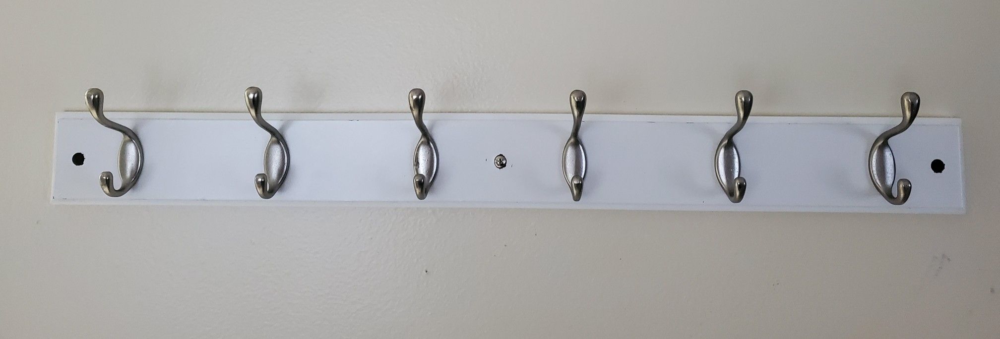 2 White Wood Wall-mounted Rack 6 Set Each One With Nickel Finish 