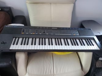 ROLAND E-20 SYNTHESIZER KEYBOARD