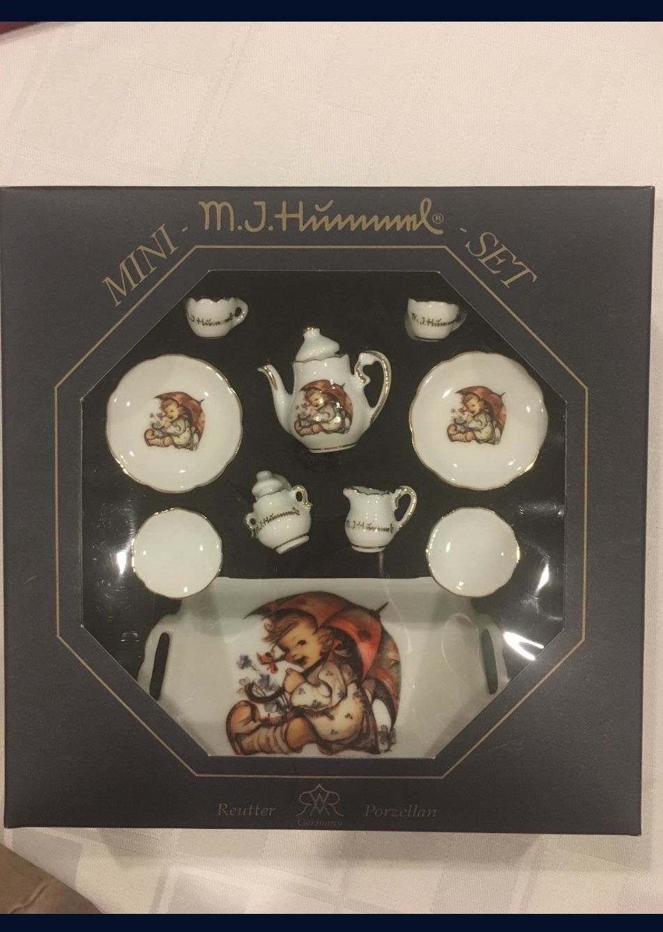 M.J.Hummel mini tea set