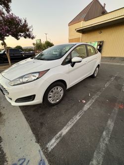 2015 Ford fiesta