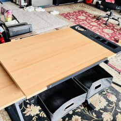 Furniture: Desk