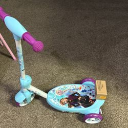 Disney Frozen KidS’ Bubbles Scooter Ride On
