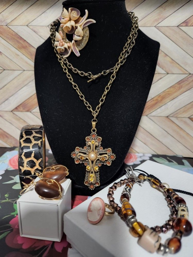 #1605, GORGEOUS VINTAGE LOT JEWELRY, 7 ITEMS