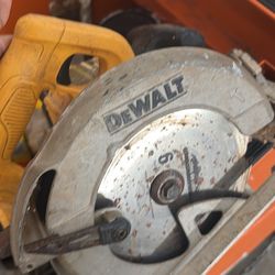 DeWalt corded saw 