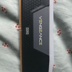 1x16 Ddr Rgb Corsair 6000mts White Or Black