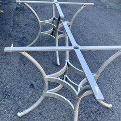 Out Door 6 Seated Glass Table With Umbrella Hole In Glass