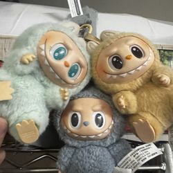 3 labubus
