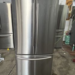 Samsung 33 inch W” French door refrigerator/Nevera tres Puertas stainless steel 