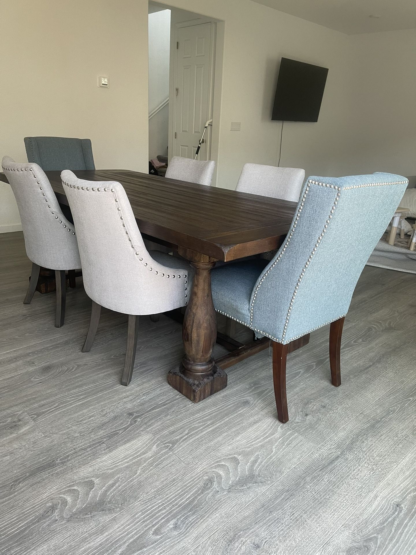 Dining Table Set.