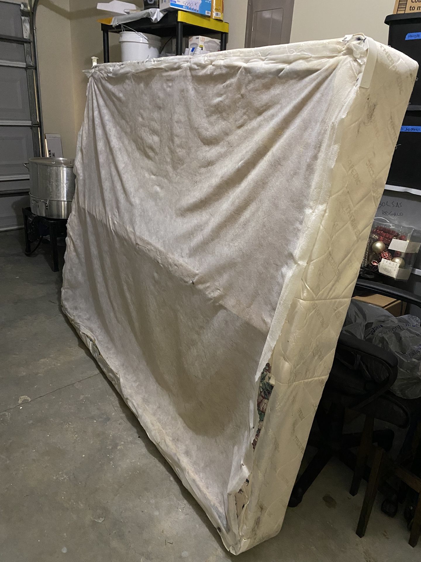 Free Used Box Mattress Queen Size Bed