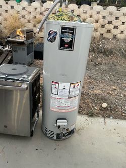 Natural gas water heater