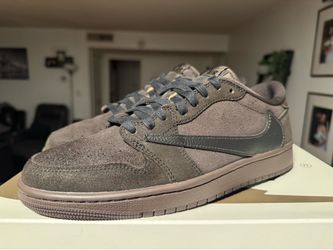 Travis Scott Jordan 1 Low Velvet Brown Sz. 9