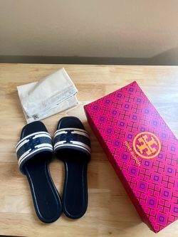 New authentic Tory Burch Double T jacquard slide sandals in Navy and Ivory stripe.