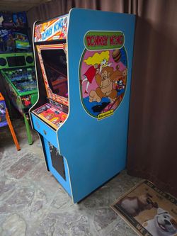 1981 Nintendo Donkey Kong Arcade Cabinet — All Original