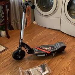 (Brand New) Powerful Razor Scooter 10 miles an hour and 248 pound weight limit 