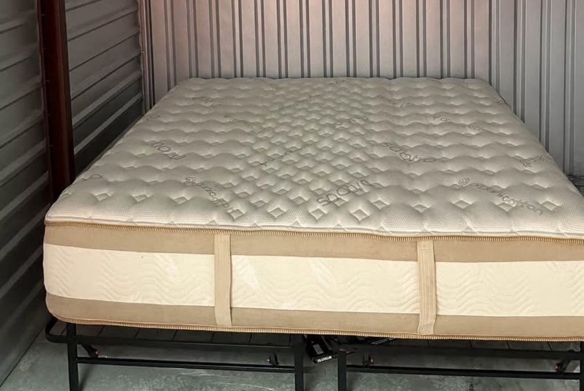 Saatva Rx Mattress - Cal King, Like New, Perfect Condition