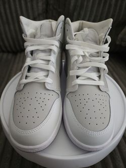 Air Jordan 1 Mid Grey