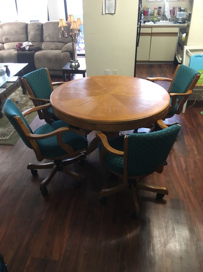 Great condition 3 in 1 game table with 4 chairs