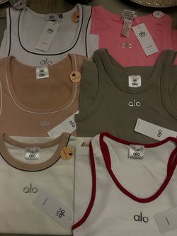 alo wear fitness clothes