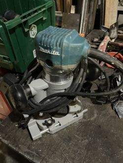 Makita Plunge Router 