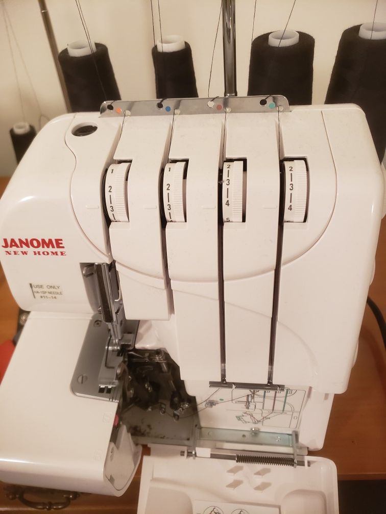 Janome 7933 serger