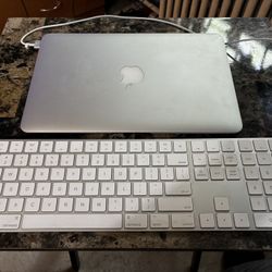 MacBook Air (13-inch, Early 2015) + Magic Keyboard