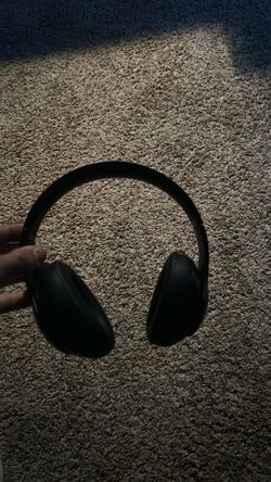 Black Over-Ear Headphones Beats Studio 3