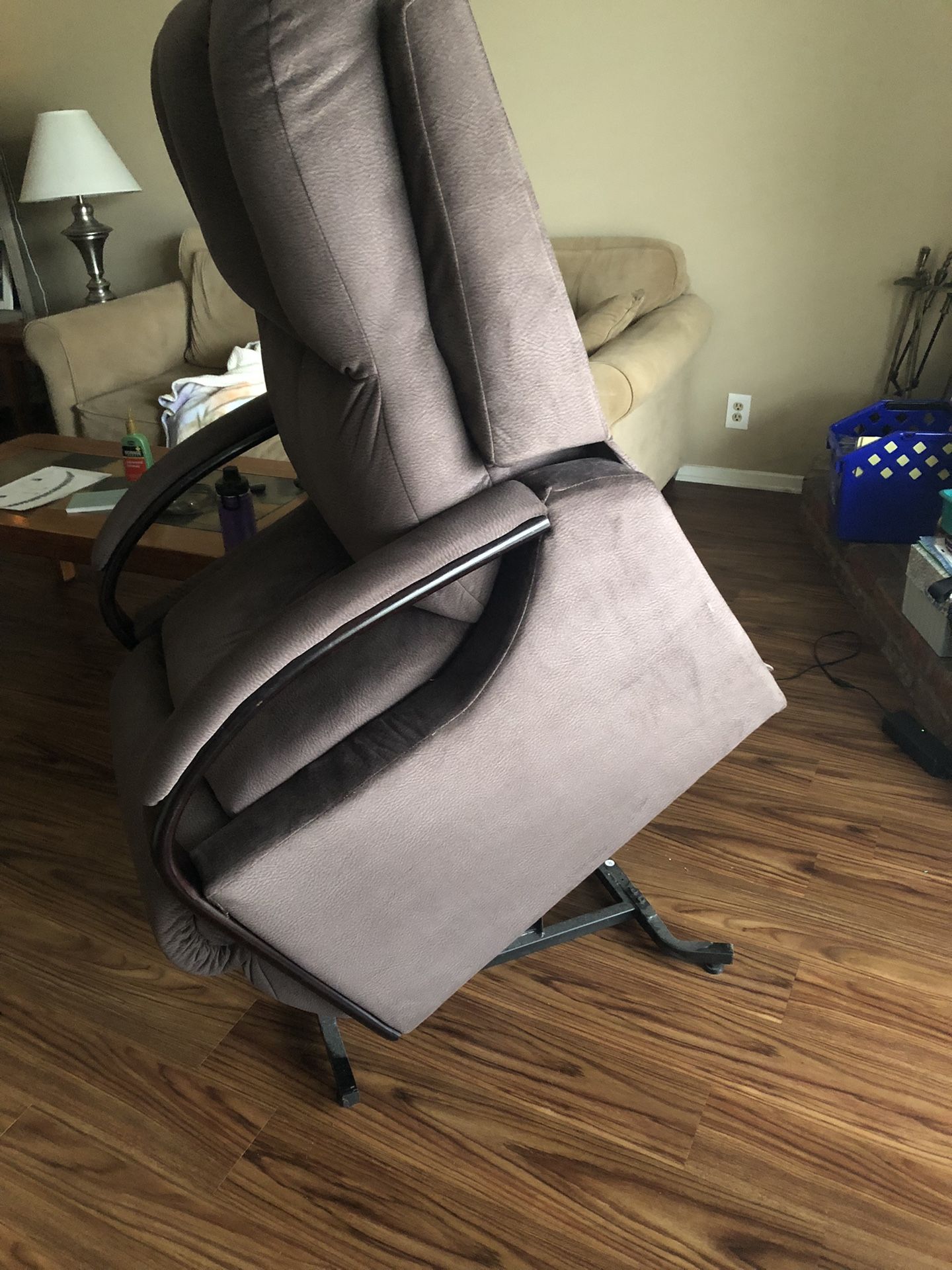 Recliner Electrical Lift, Catnapper Brand for Sale in Brea, CA OfferUp