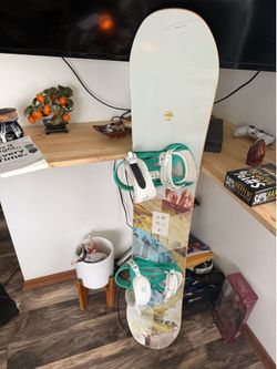 Arbor women’s snowboard 144cm