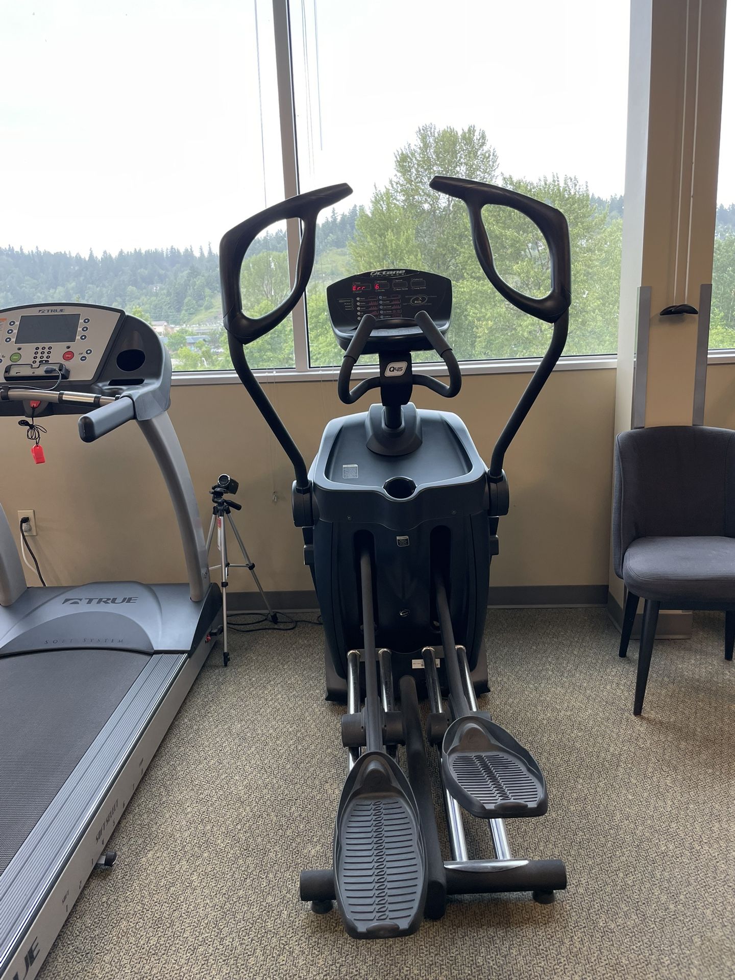 Octane Q45 Elliptical Trainer