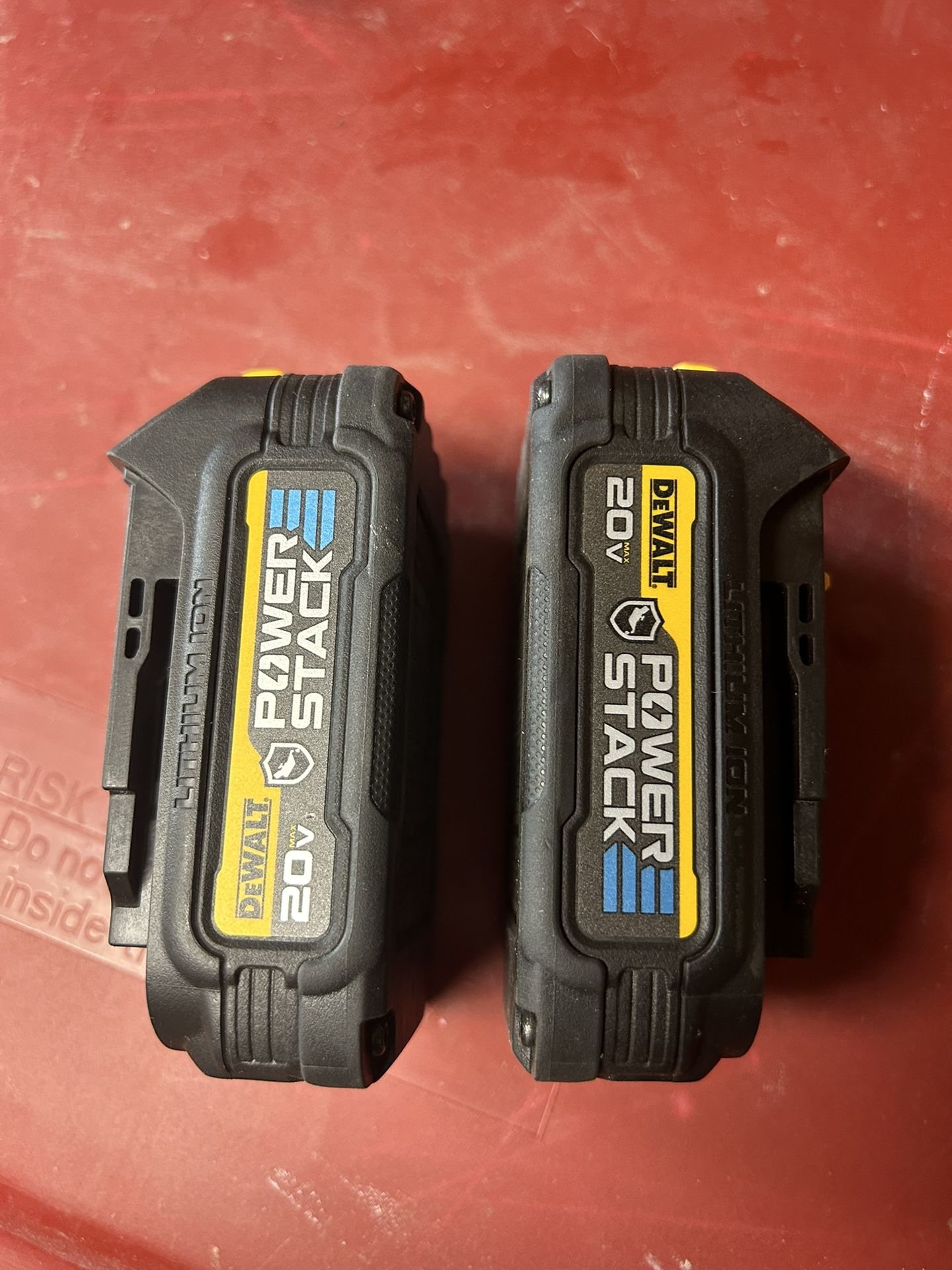 2 batteries power stack dewalt