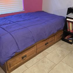Twin Solid Bed With Mattress 