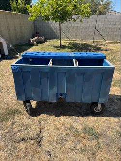 BEVERAGE CART WITH WATER SPOUT