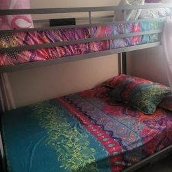  Twin/Full Bunk Bed w/Ladder