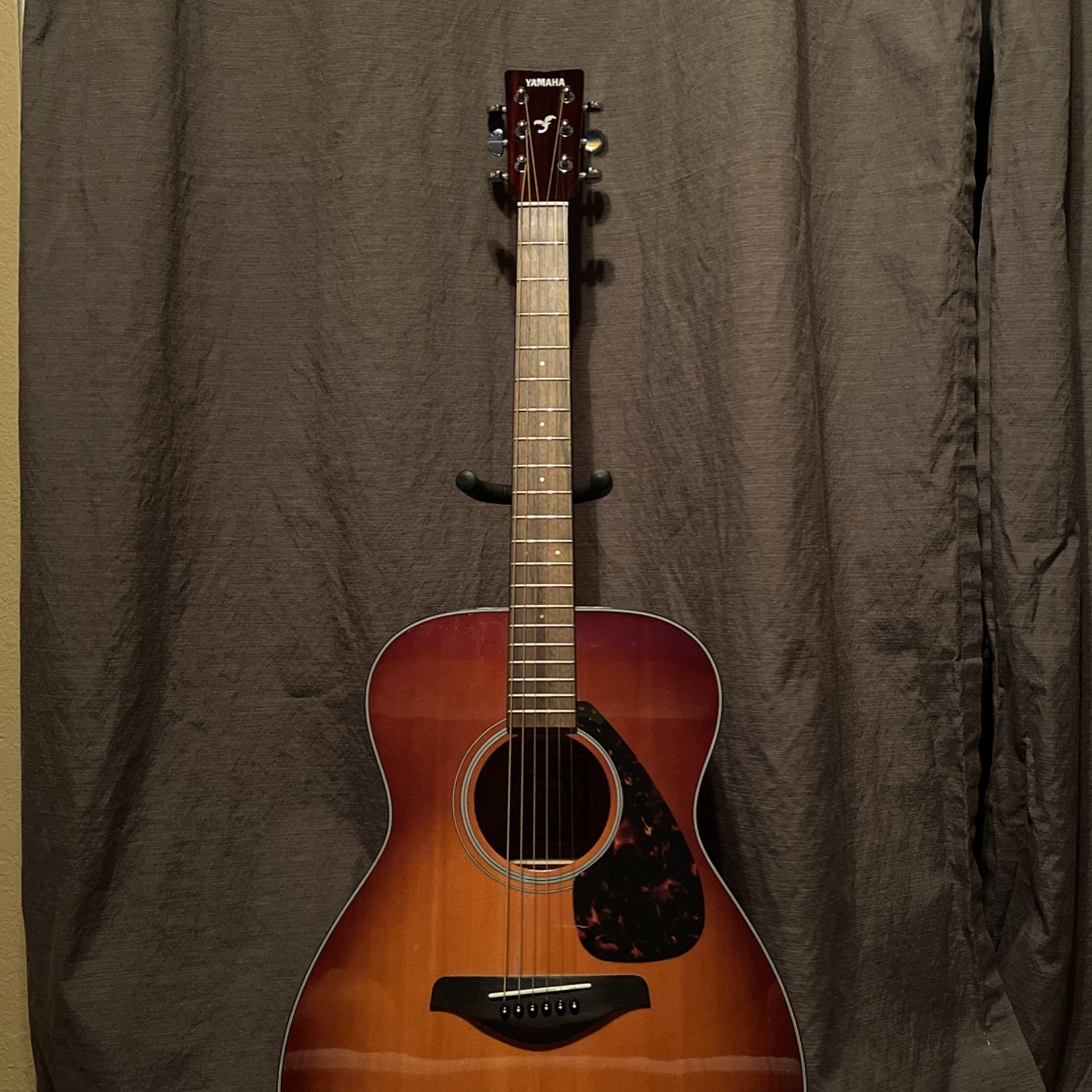 Yamaha FS 700S Acoustic Guitar (Tobacco Sunburst)