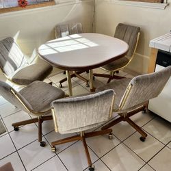 4 Piece Kitchen / Dining table With 4 Chairs. 