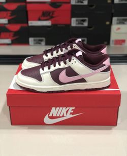 Nike Dunk Low Premium Valentine’s Day Size 9 Men NEW / DS $180 IN HAND