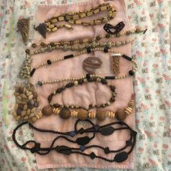 7 Wood Necklaces And 5 Pouches Of Wooden Beads