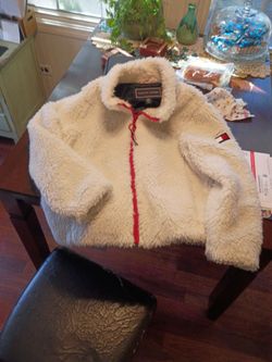 "Tommy Hilfiger" size (Large) Puffy zip-up Sweater/Coat .