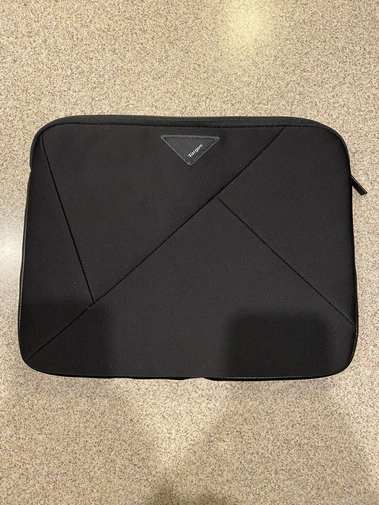 Laptop protective sleeve