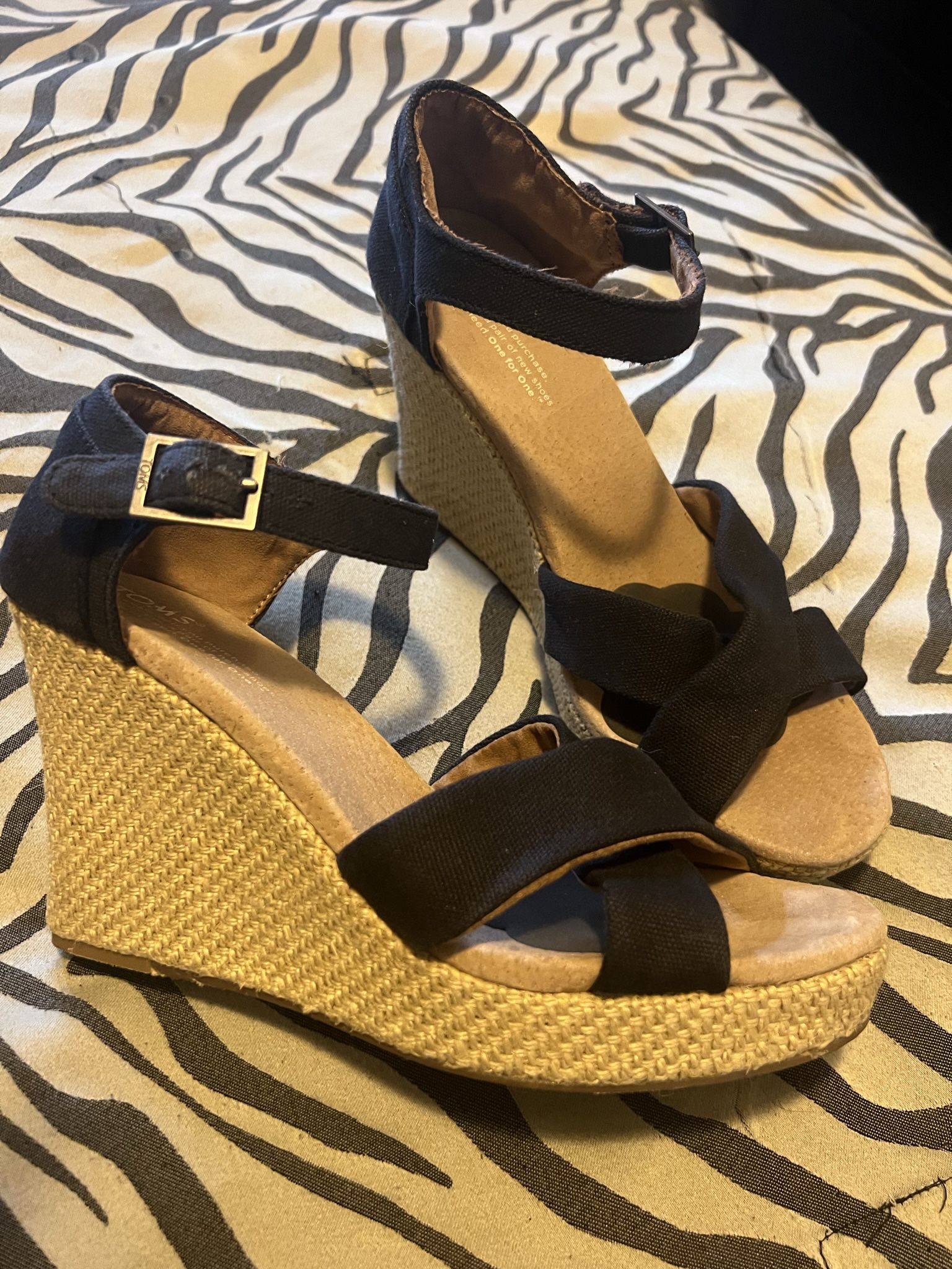 Tom’s Wedges Size 8