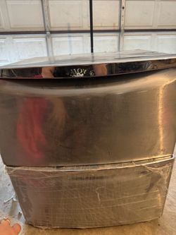 Two washer/dryer pedestals 27 inch