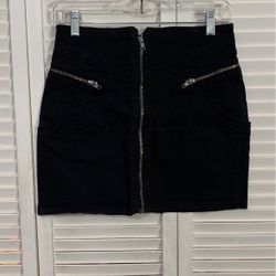 Women’s Skirt (size 8)