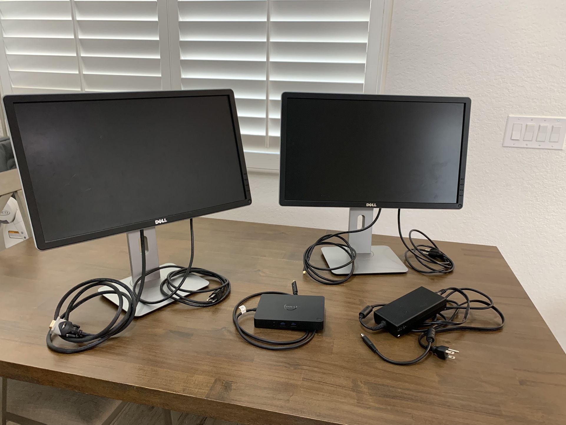 2 Dell Computer Monitors  P2214Hb