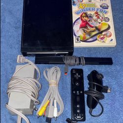 BLACK NINTENDO WII CONSOLE WITH VIDEO GAME & CONTROLLER