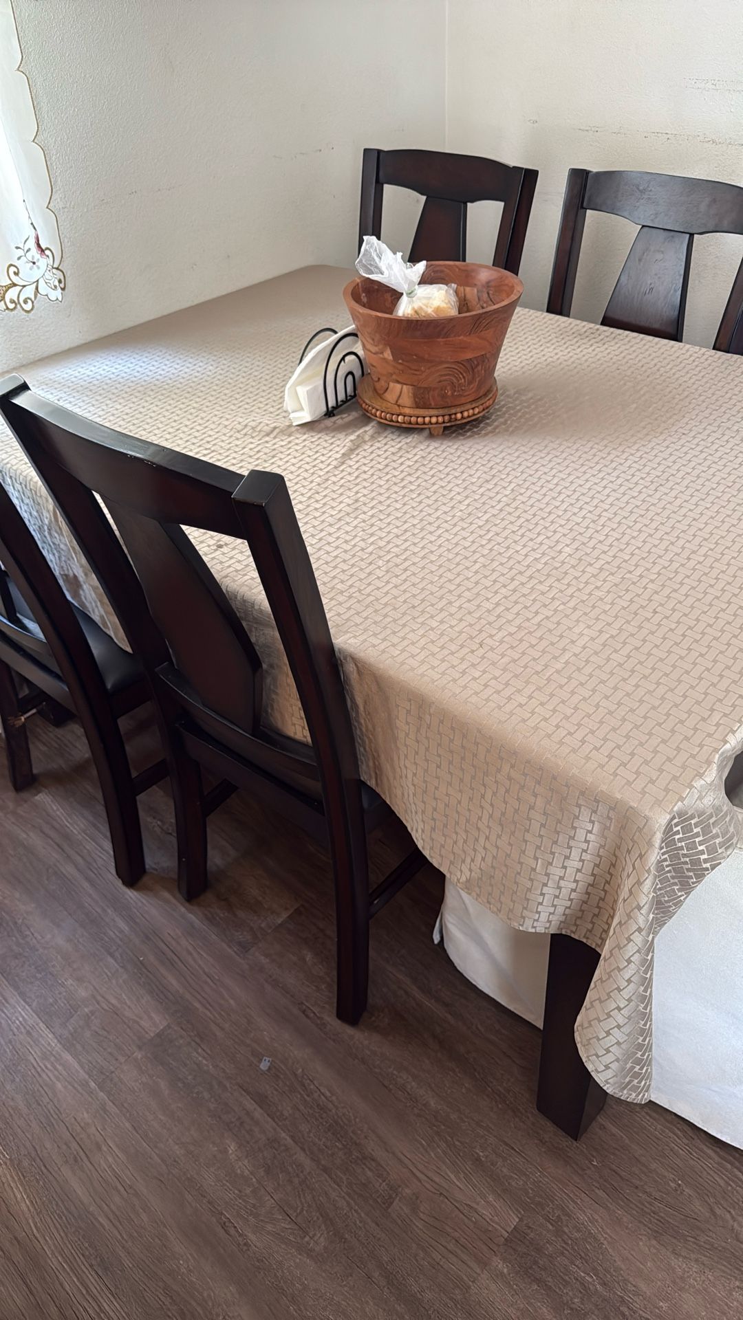 Mesa Grande Con 4 Sillas En Buen Estado