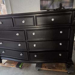 Black Dresser  9 drawes