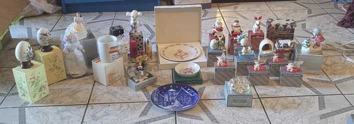 28 Pieces Of Avon Collections